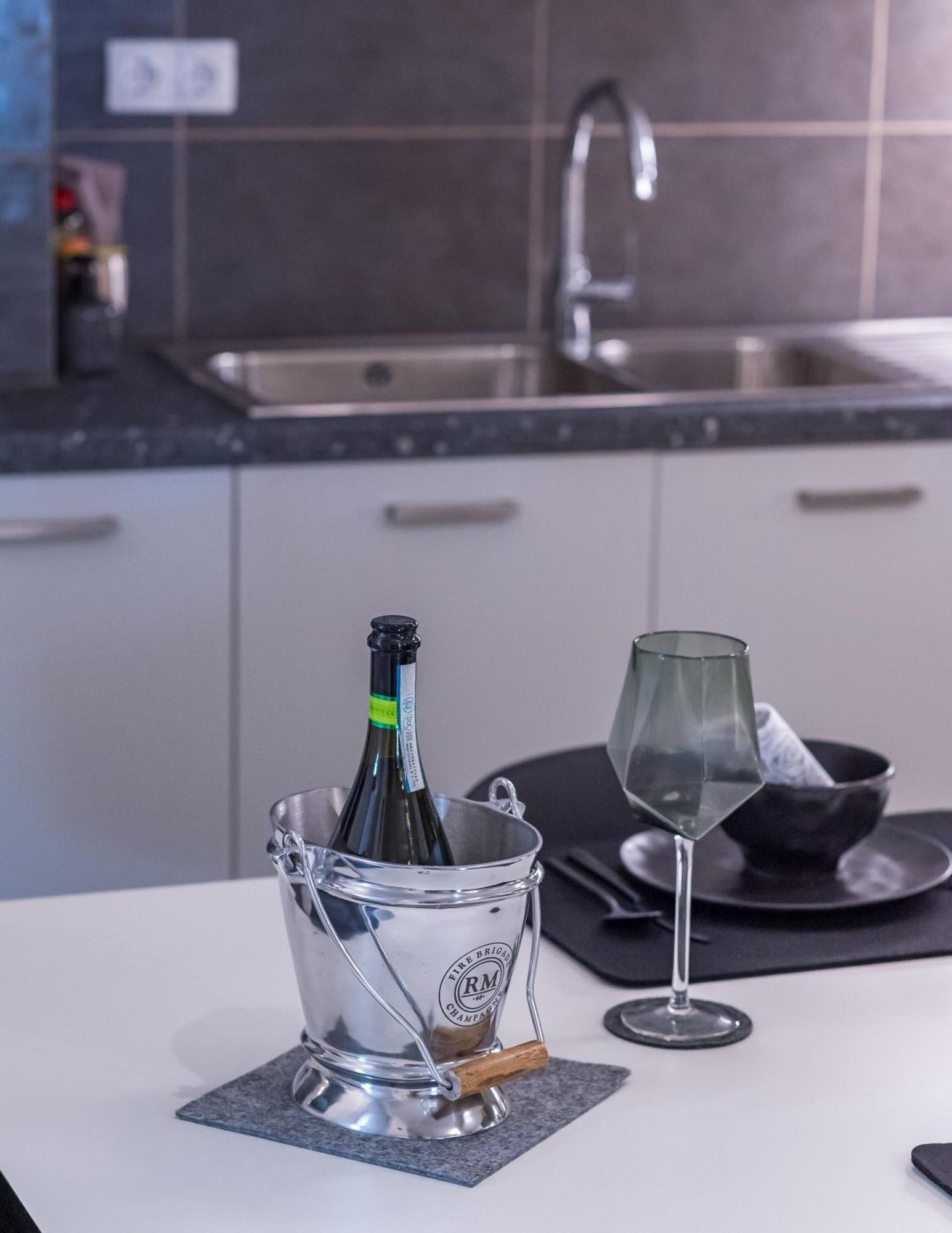 Glyfada'S Cosy Apartments Афины Экстерьер фото