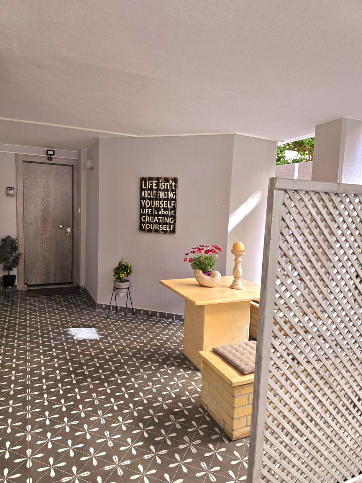 Glyfada'S Cosy Apartments Афины Экстерьер фото
