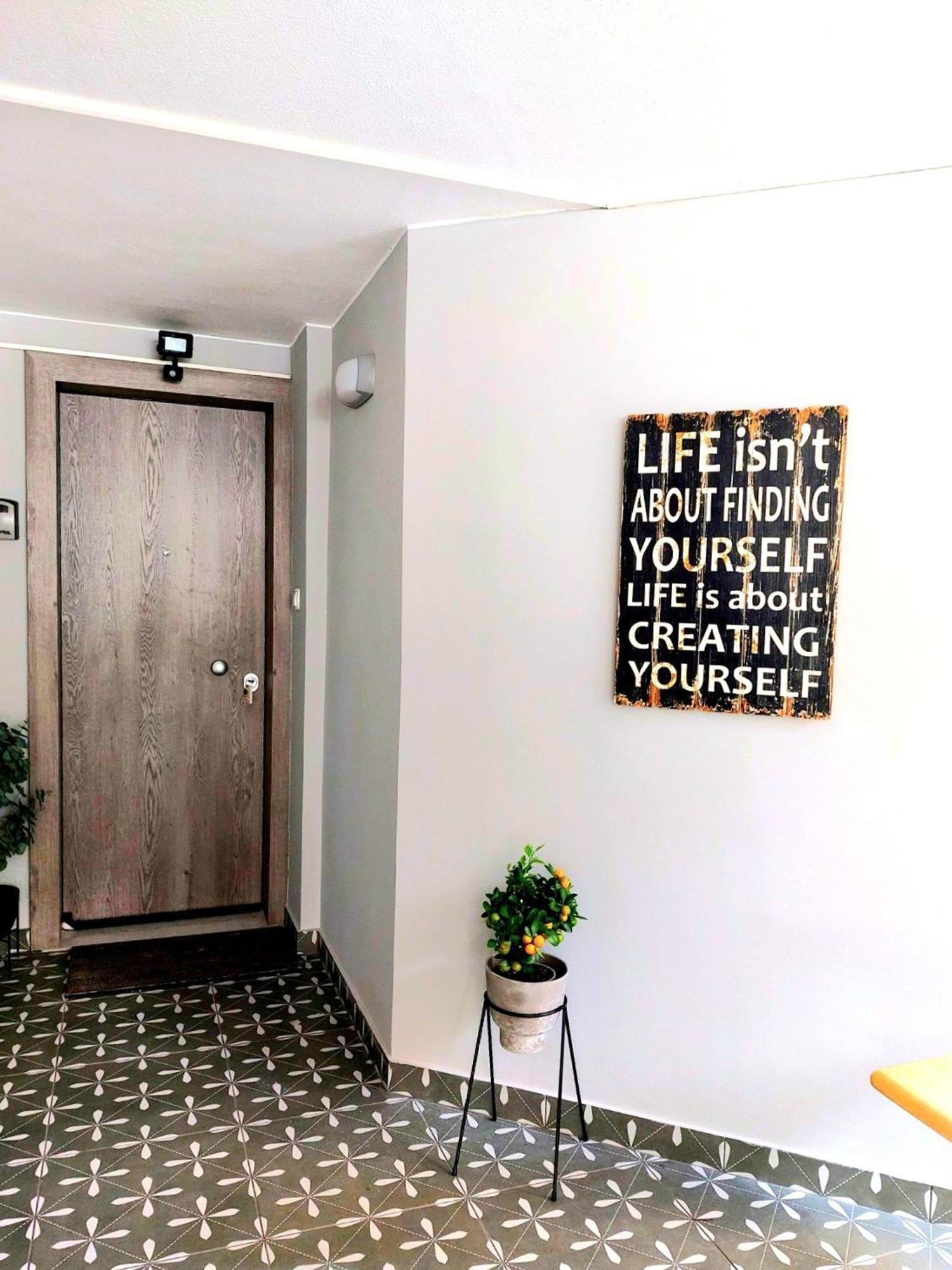 Glyfada'S Cosy Apartments Афины Экстерьер фото